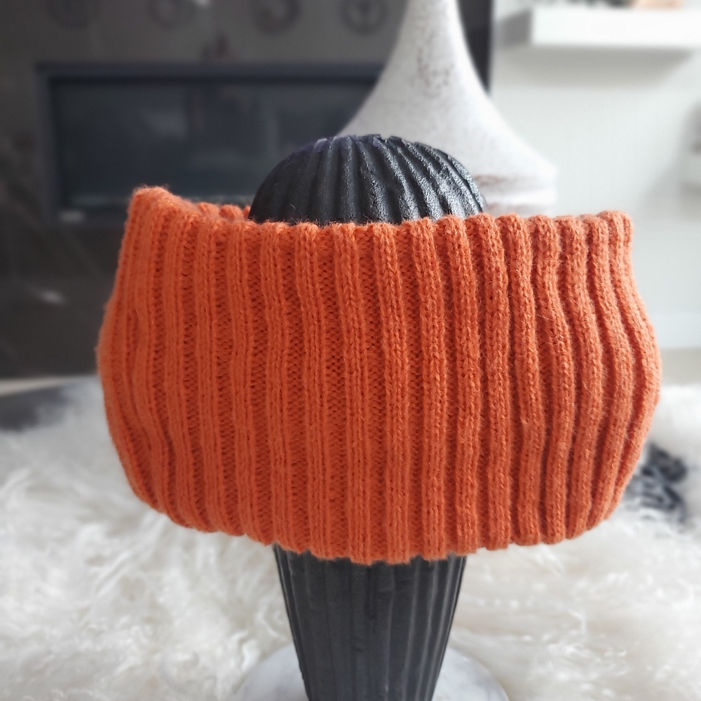 **Gifted- Brand new, never worn cozy head and ear warmer band